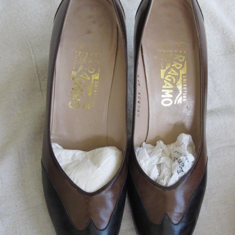 Salvatorre Ferragamo Vintage Pumps 7.5 AAA